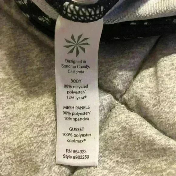 Athleta Relay Capri Leggings Zig Zag Mid Rise Small - Picture 4 of 11